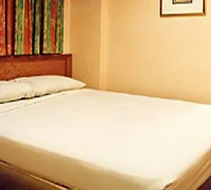 81 - Cherry Hotel